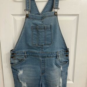 VENUS Light Blue Denim Overall Shorts - size 16